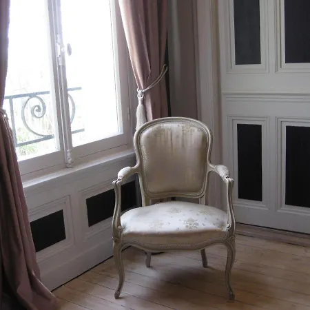 Chateau De Launay Bed and breakfast