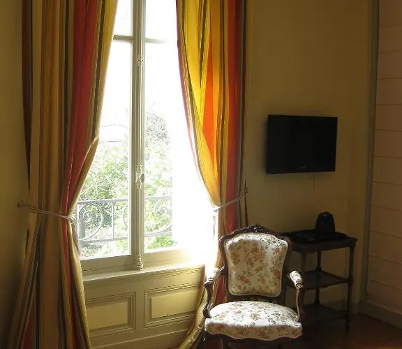 Chateau De Launay Bed and breakfast