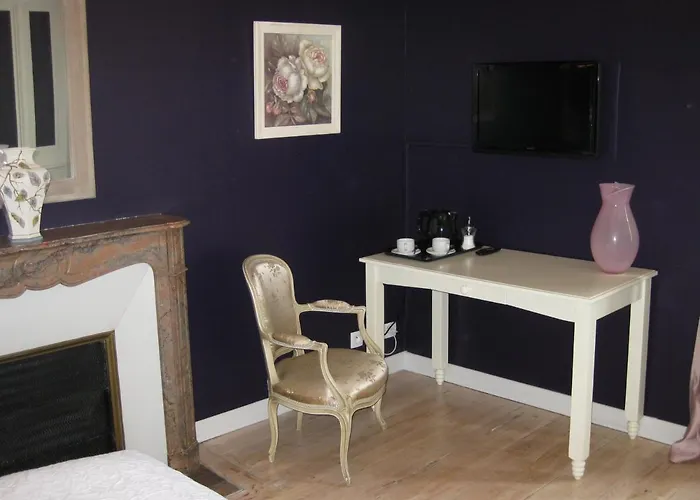 Chateau De Launay Bed and breakfast