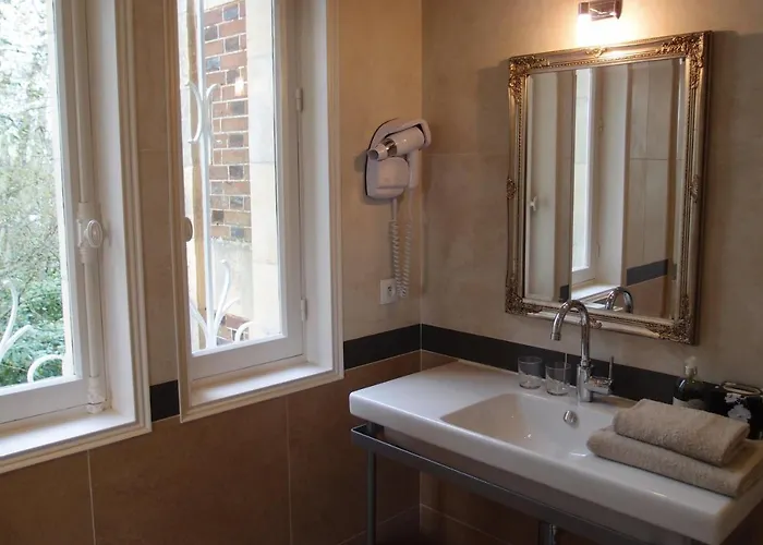 Chateau De Launay Bed and breakfast