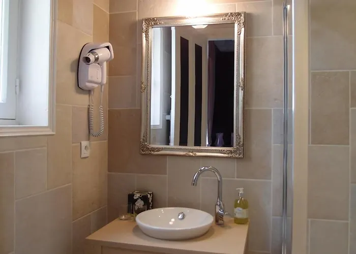 Chateau De Launay Bed and breakfast